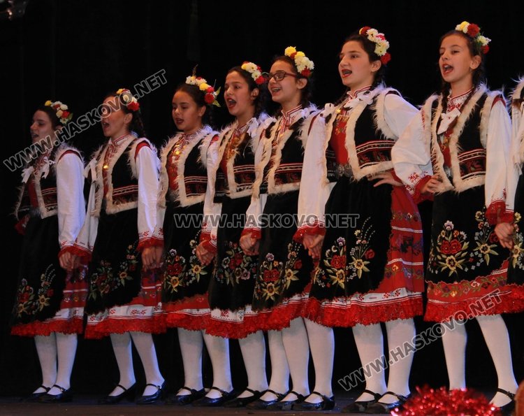 Славейковци представиха Рождество Христово в Коледен спектакъл