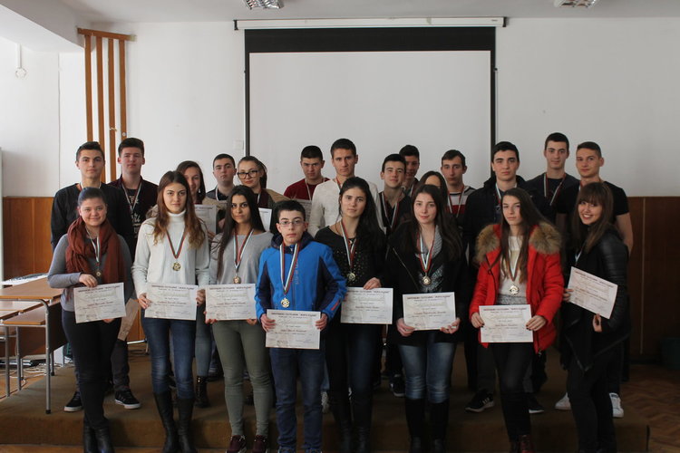 Познаването на българското Средновековие донесе куп медали на Езиковата