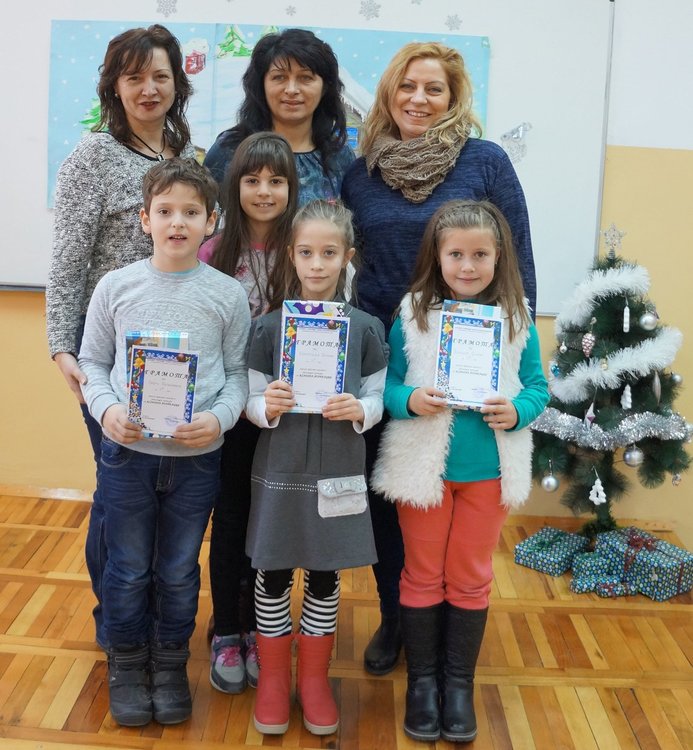 Победителите в конкурса от 2 клас и кл.ръководители