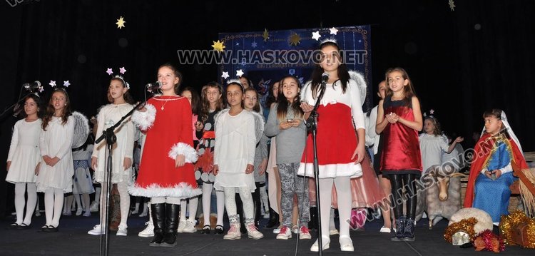 Славейковци представиха Рождество Христово в Коледен спектакъл