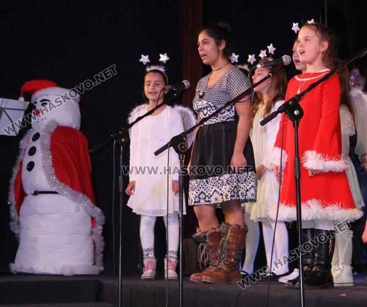 Славейковци представиха Рождество Христово в Коледен спектакъл