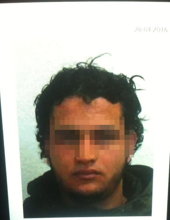 Полицията издирва тунизиец за атаката в Берлин 