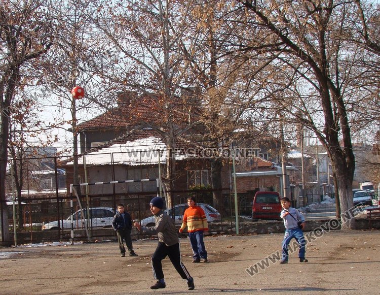 Дворът на СУ "Васил Левски" също е предвиден в проекта за обновяване