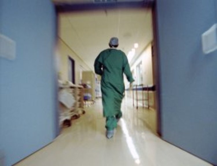 Протест в Пирдоп - местната болница е на път да затвори врати 