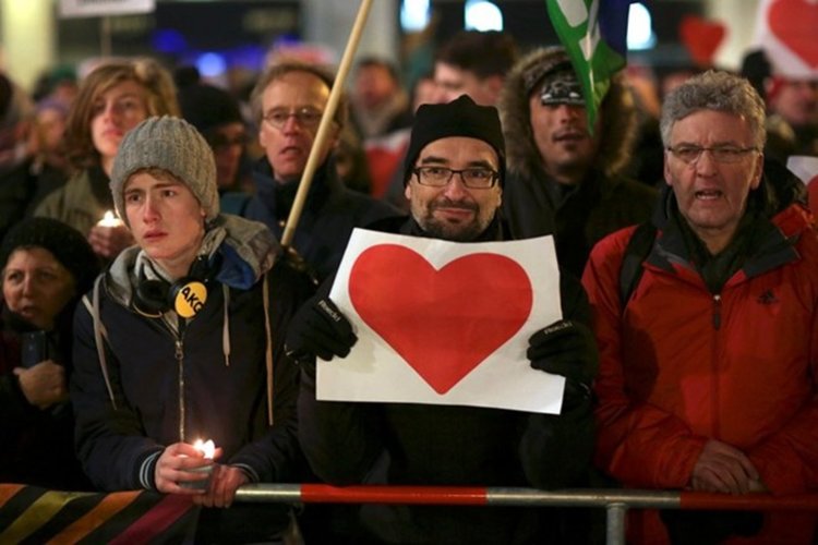 Протести срещу бежанците в Берлин