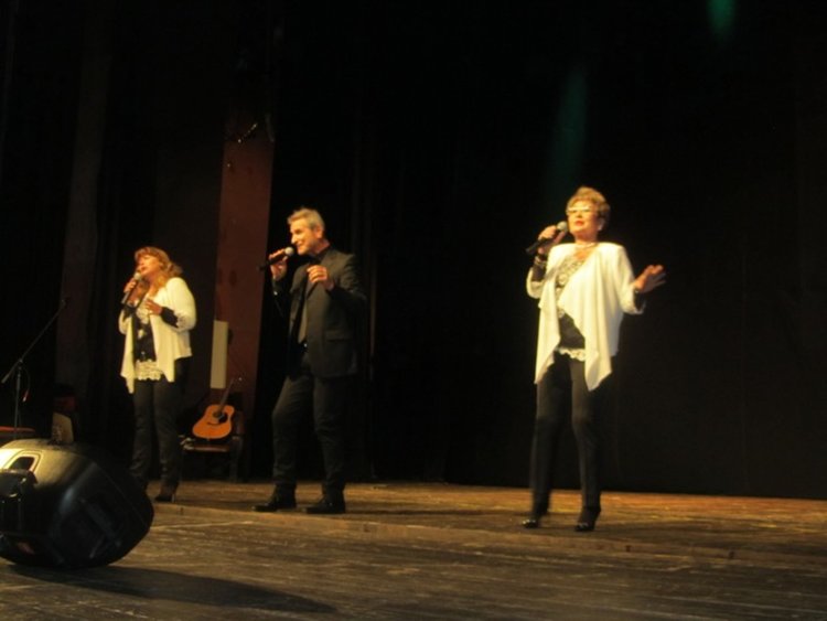 "Тоника Домини" пяха пред пълна зала в Родопския драматичен театър