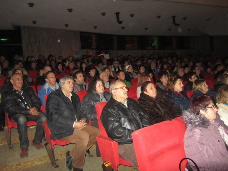 "Тоника Домини" пяха пред пълна зала в Родопския драматичен театър