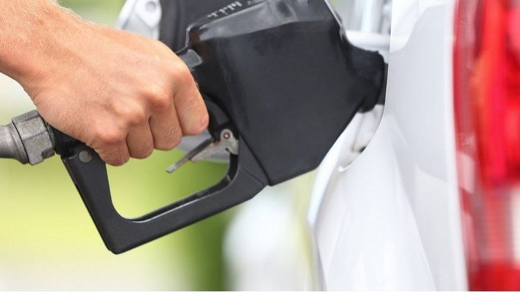 Горивата у нас продължават да поскъпват, никой не обяснява защо  