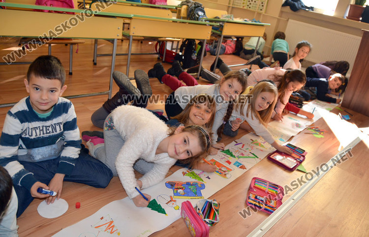 130-метрово коледно послание сътвориха в училище “Васил Левски”