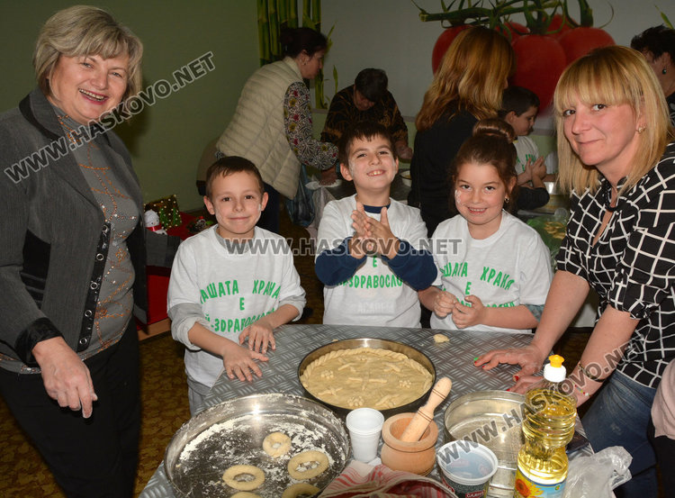 130-метрово коледно послание сътвориха в училище “Васил Левски”
