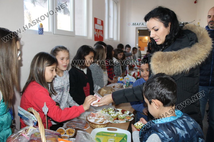 1 035 лв. набраха каравеловци в благотворителен базар за "Българската Коледа"