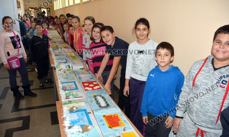 130-метрово коледно послание сътвориха в училище “Васил Левски”