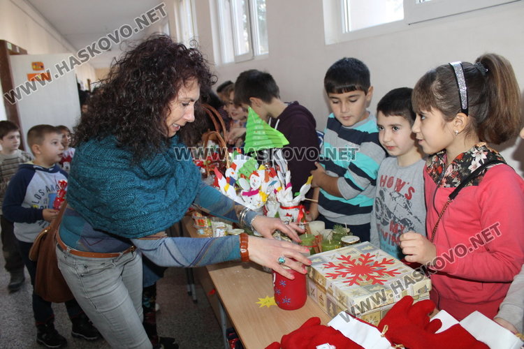 1 035 лв. набраха каравеловци в благотворителен базар за "Българската Коледа"