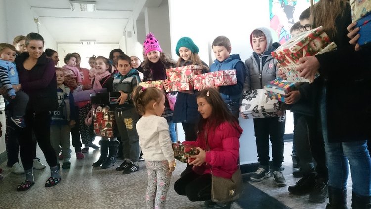 Деца зарадваха свои връстници от детското отделение на кърджалийската болница