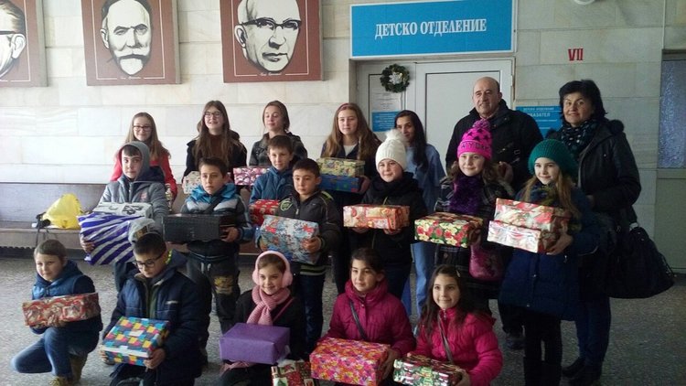 Деца зарадваха свои връстници от детското отделение на кърджалийската болница