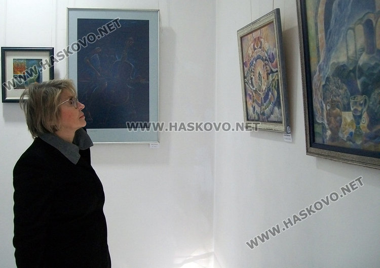 47 платна от Дружеството на хасковските художници във „Форум“ за Коледа