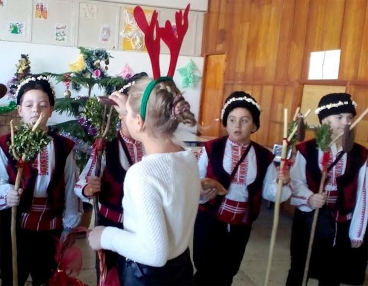 Да! На Коледа се случват чудеса, когато подадем приятелска ръка!