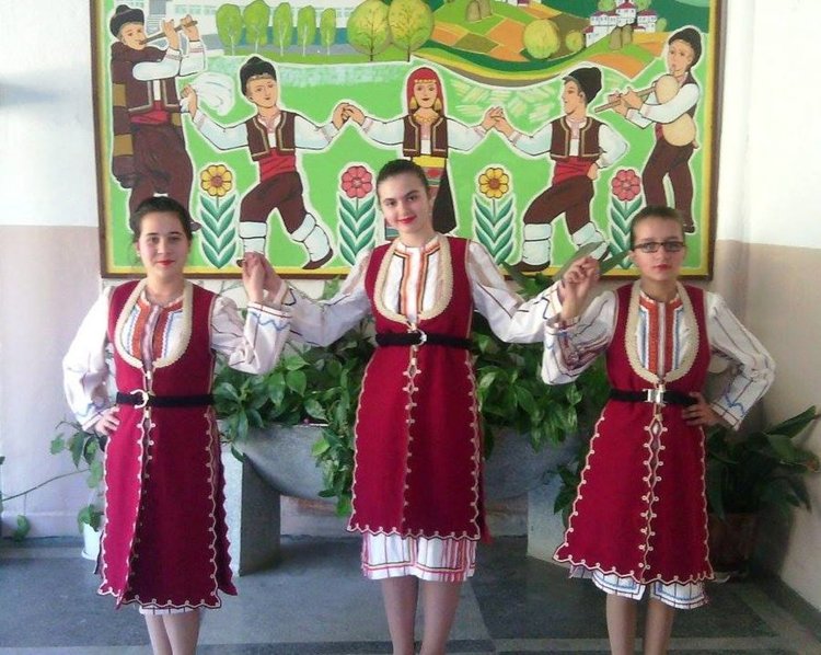 Коледно парти по проект „Твоят час” в Бял извор