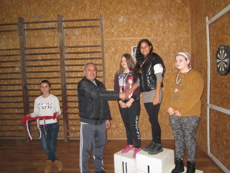 Предколедно ученици целиха десетката