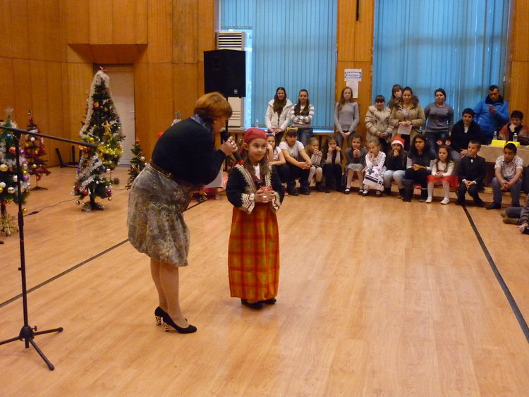 СУ „Св.св. Кирил и Методий” в Смолян награди свои таланти предколедно