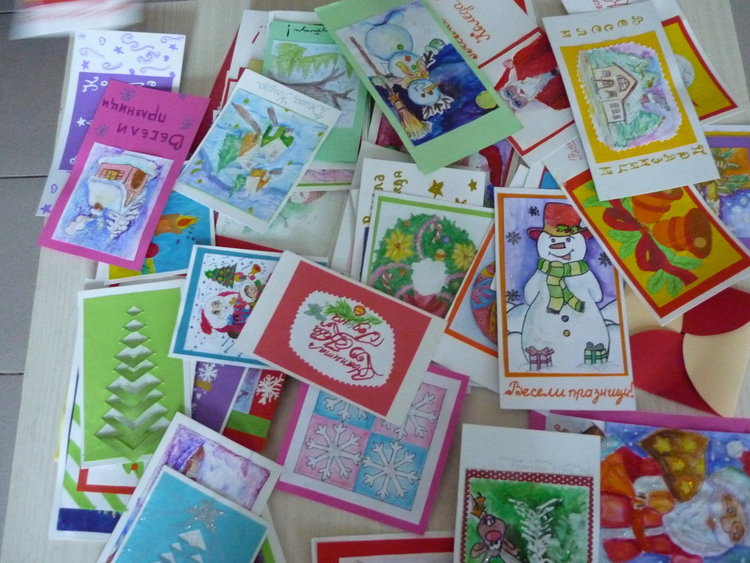 Децата от "Чисти сърца" зарадваха възрастните хора във Фатово с подаръци