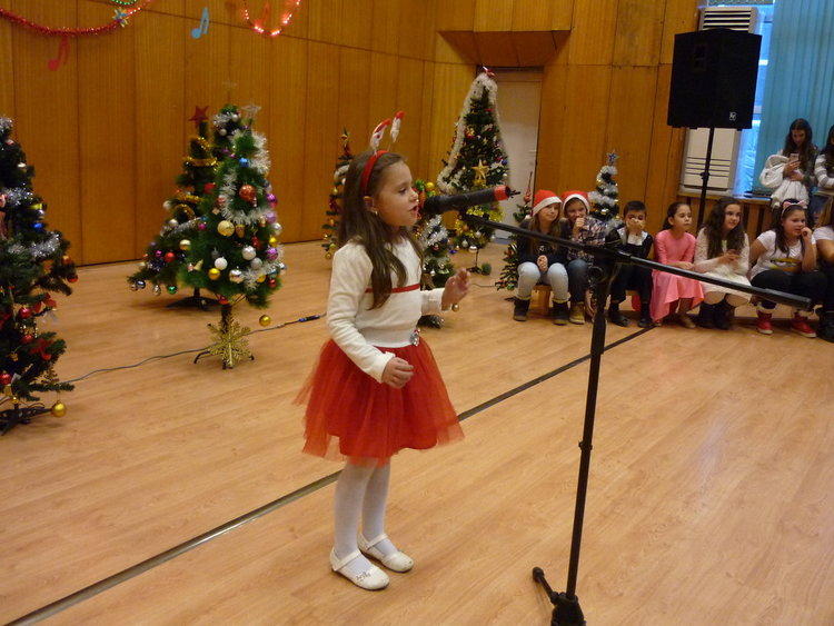СУ „Св.св. Кирил и Методий” в Смолян награди свои таланти предколедно