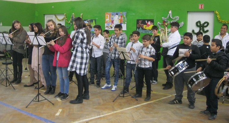 Коледен концерт организираха в СУ "Васил Левски"