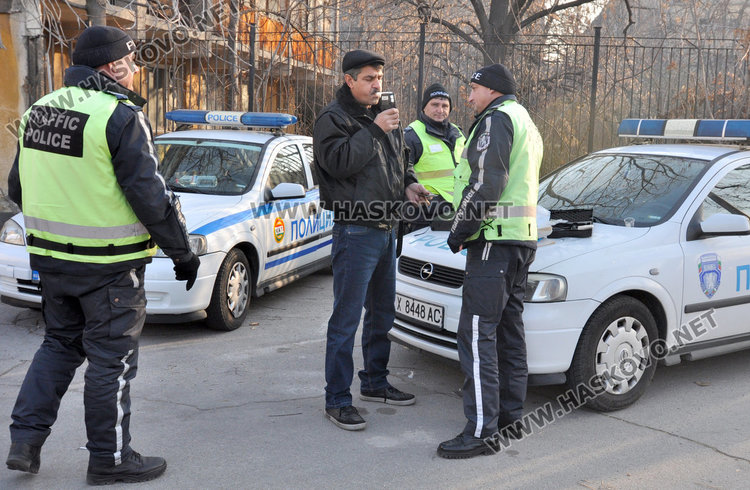 Полицията дебне за пияни шофьори, тестват с два дрегера едновременно