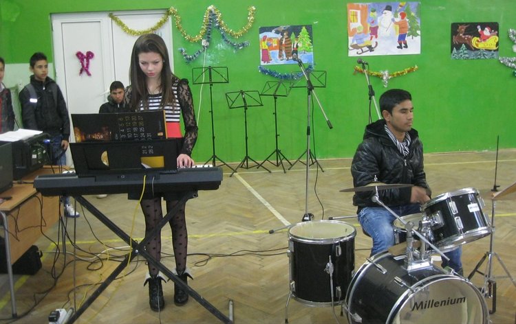 Коледен концерт организираха в СУ "Васил Левски"