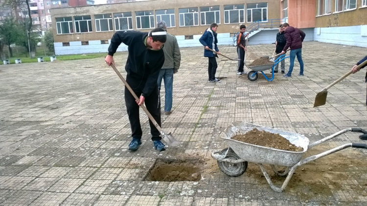 Ремонтните дейности на СУ" Владимир Димитров - Майстора" продължават