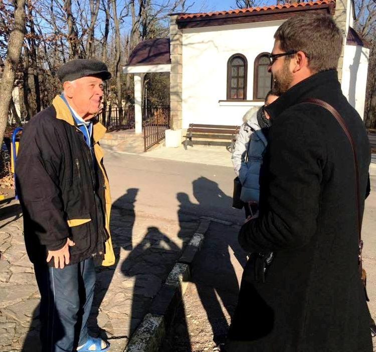 Младежи от Ротаракт зарадваха възрастните на Кенана с козметика и музика