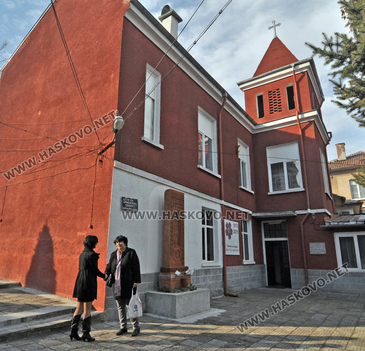 Тържествена литургия за патронния празник на арменската църква в Хасково