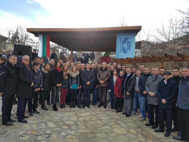 Вдигнаха чешма в памет на убития от милиционери Алиосман Али