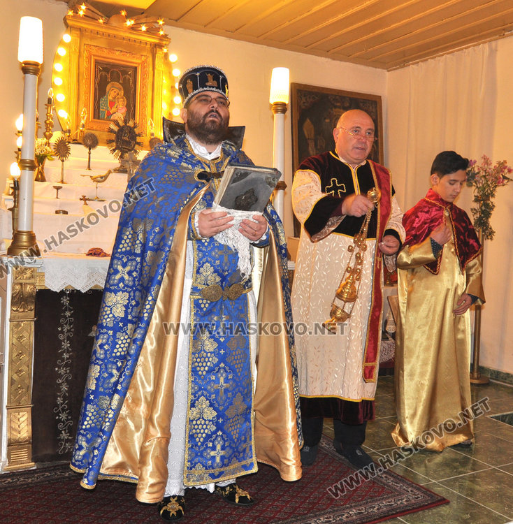 Тържествена литургия за патронния празник на арменската църква в Хасково