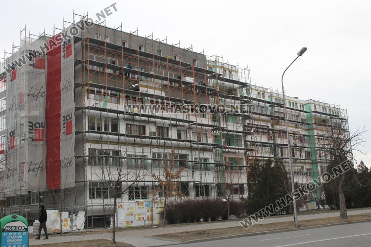 Спират санирането на 8 блока в Димитровград заради студа