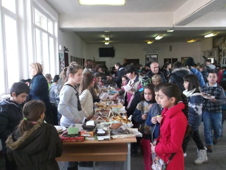 Децата в „Майстора”със свой Коледен базар