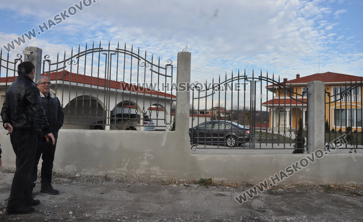 Детска игра предизвика пожар в Бадема, съседите на крак