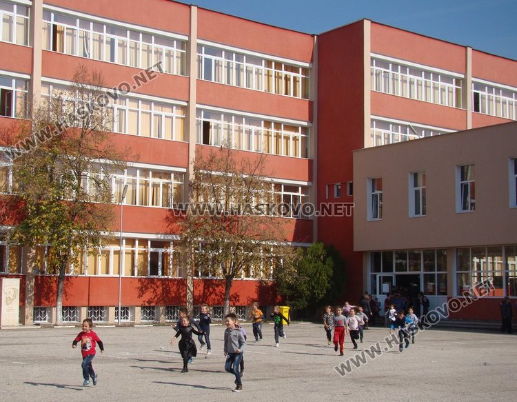 420 лева в помощ на пострадали деца от трагедията в Хитрино събраха ученици от ОУ "П.Славейков" в Димитровград