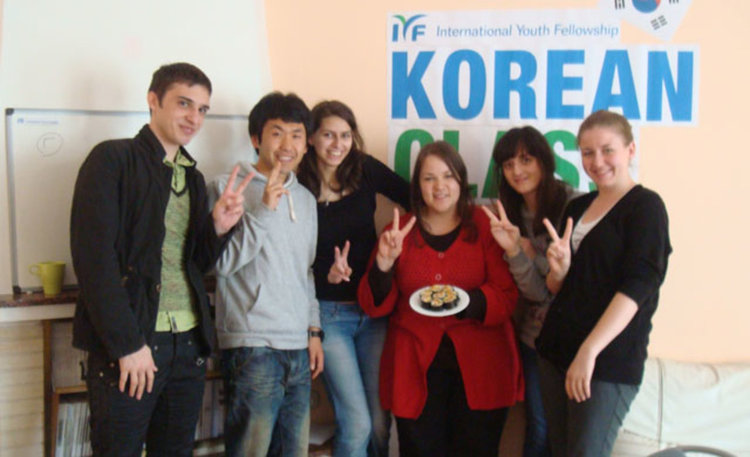 2000 българчета учат японски и китайски в училище