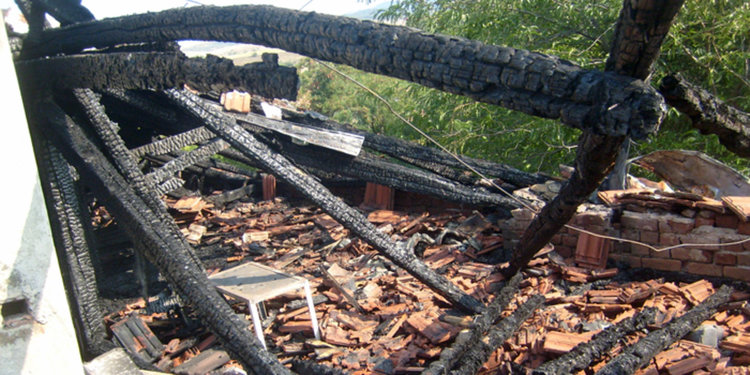 Две къщи изгоряха за нощ в Тихомир