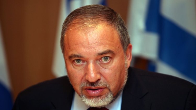 Министърът на отбраната на Израел призова евреите да напуснат Франция