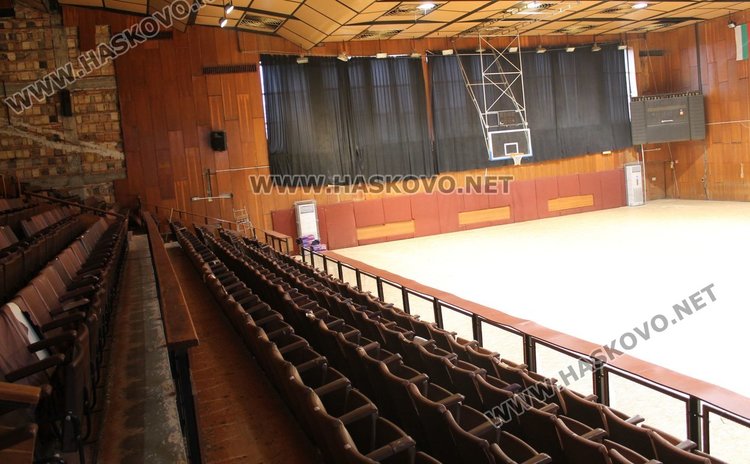 Започна ремонта на спортна зала "Младост" в Димитровград