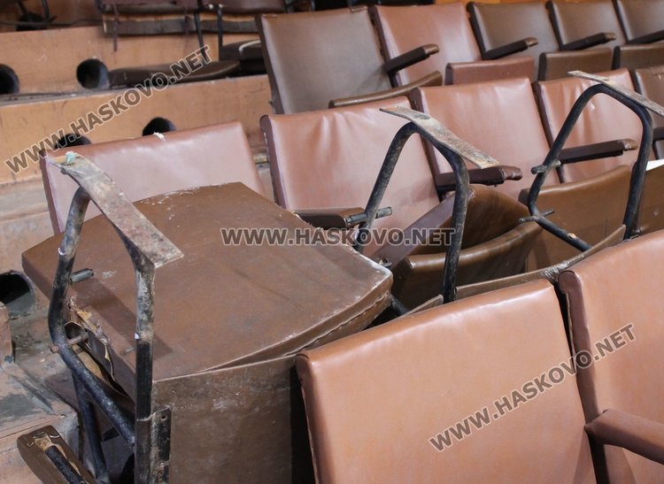 Започна ремонта на спортна зала "Младост" в Димитровград