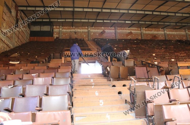 Започна ремонта на спортна зала "Младост" в Димитровград