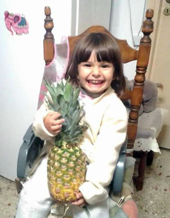 Хасковското сираче, което получи майка за Коледа, расте щастливо в Гърция