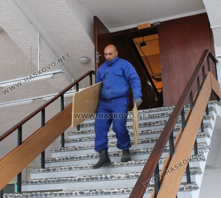 Започна ремонта на спортна зала "Младост" в Димитровград