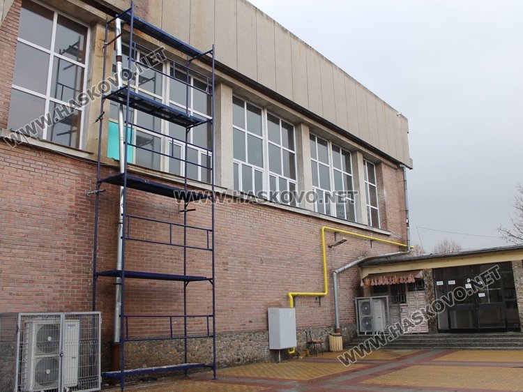 Започна ремонта на спортна зала "Младост" в Димитровград