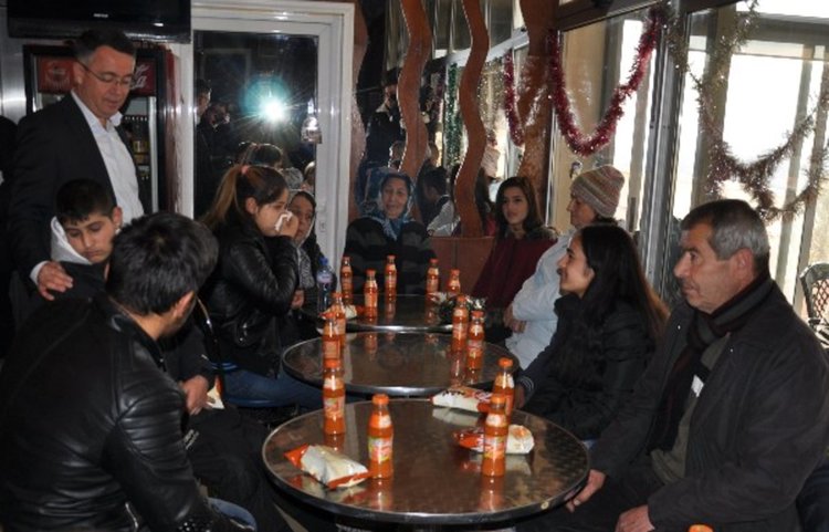 Кметът изпълнява желанията на деца сираци,на които е настойник