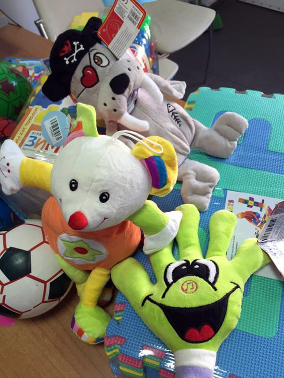 Ученици от Езиковата търсят 500 лв. за деца в нужда, събраха 1450