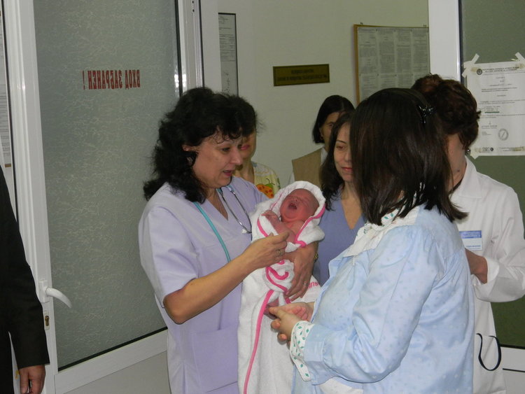 968 бебета проплакаха тази година в област Кърджали,две на Коледа  